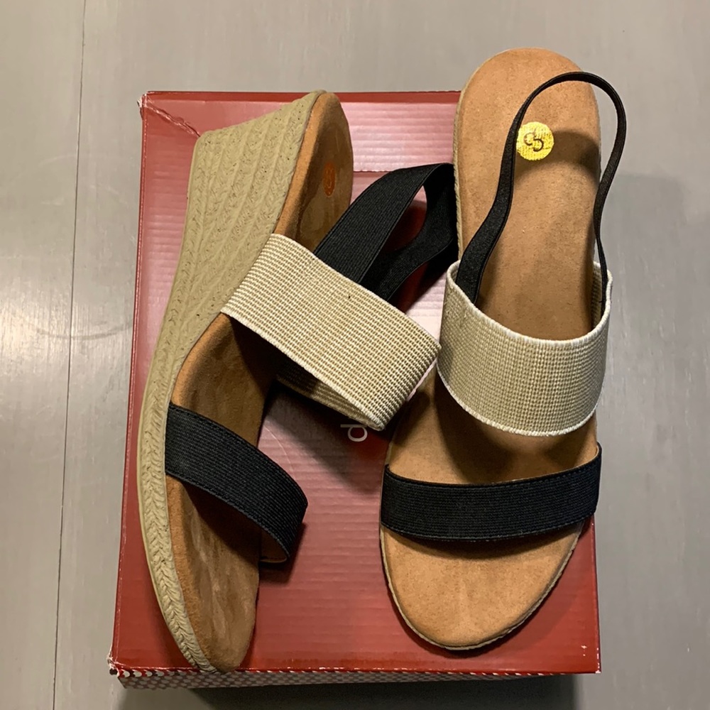 Dress Barn sandals. Black/tan. Size 10